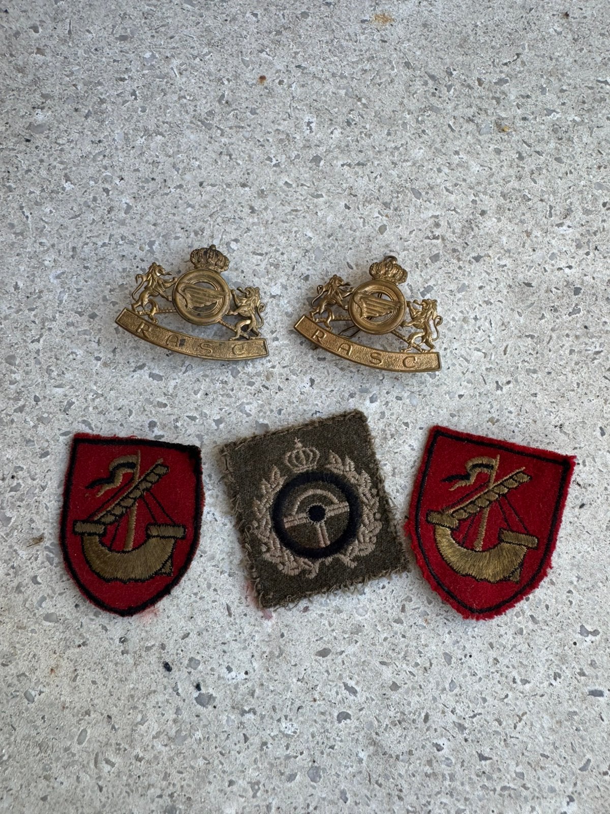 Ensemble de 5 badges, Collections, Enlèvement ou Envoi