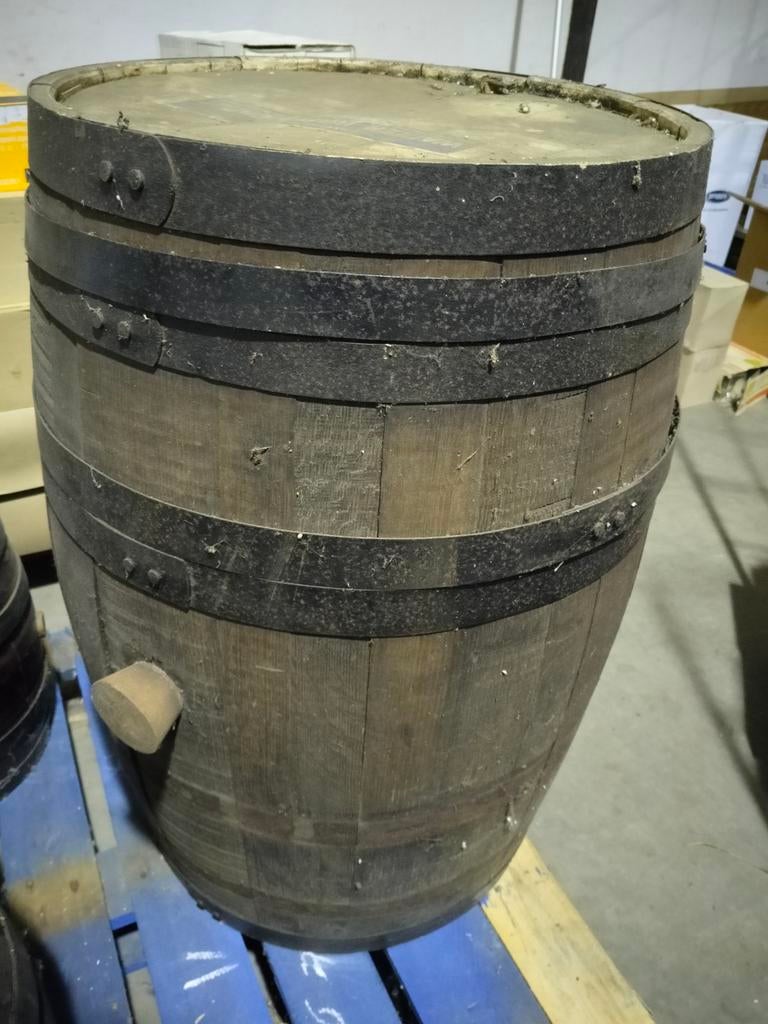 Groot oud houten vat, Ophalen