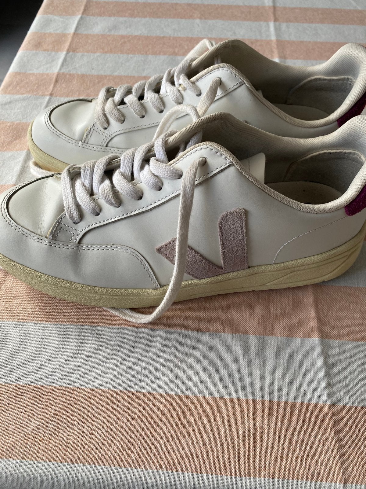 Veja sneakers, Wit, Ophalen of Verzenden, Sneakers, Gedragen
