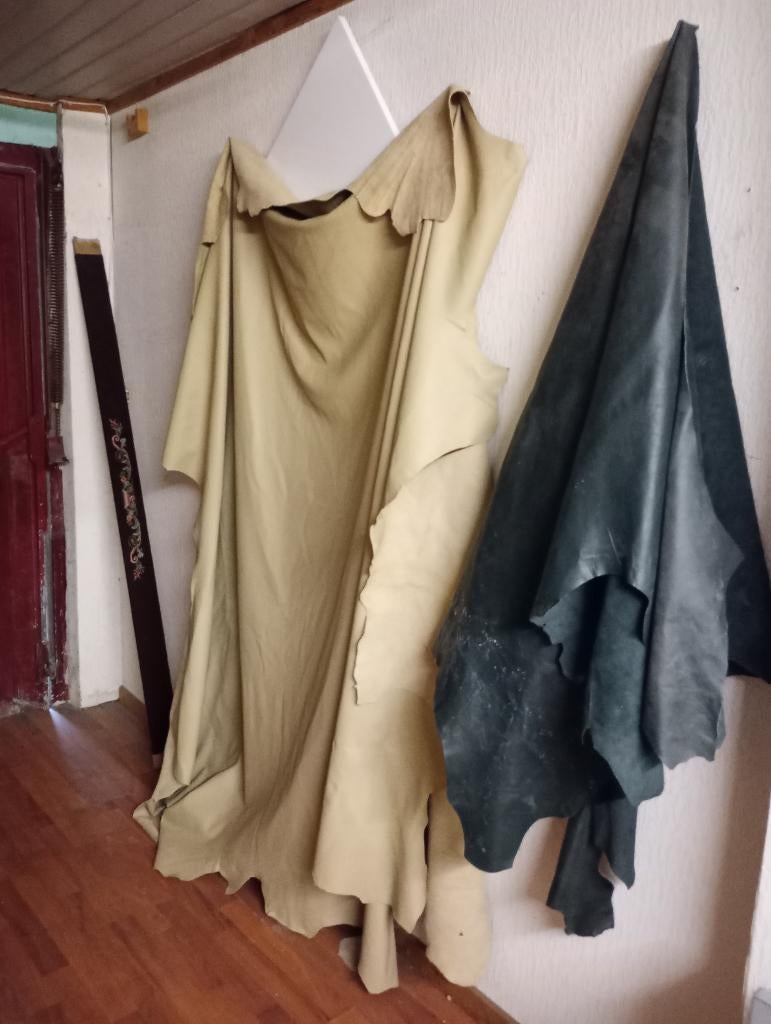 Kwaliteit lederen vellen, Ophalen, Overige kleuren, 120 cm of meer, Leer of Kunstleer