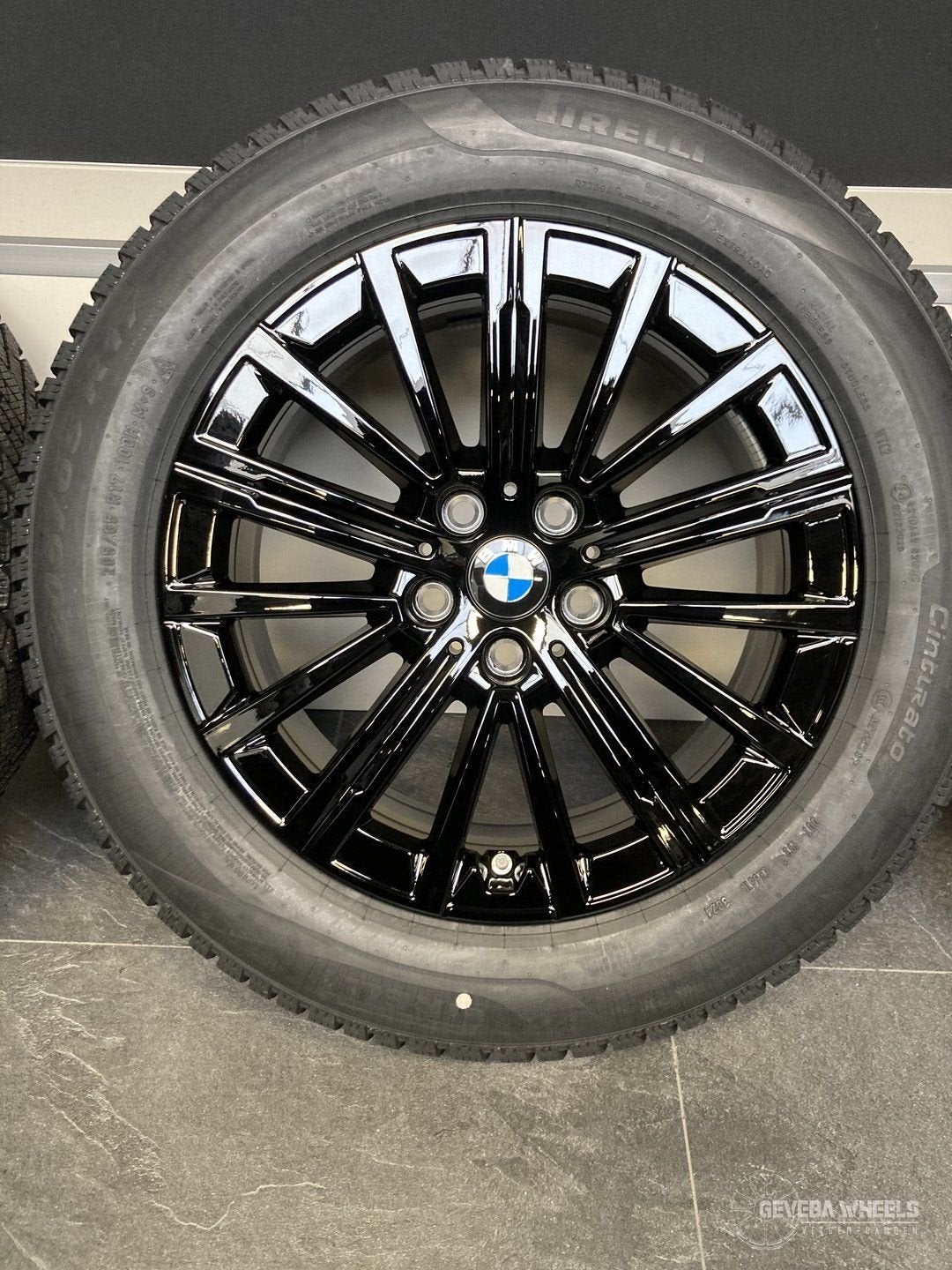 17” originele BMW X1 iX1 U11 / X2 U10 velgen + winterbanden, Pneus et Jantes, Pneus hiver, Véhicule de tourisme, -