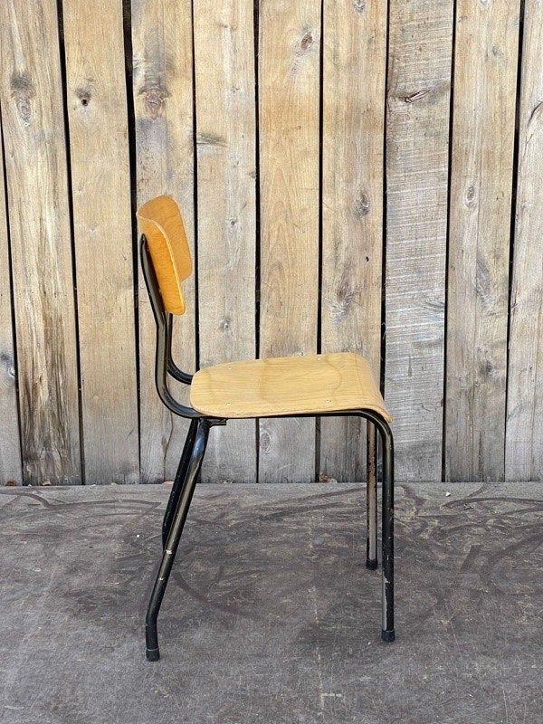 Toupie noire - empilable | 29 en stock, Enlèvement ou Envoi, Industrieel Vintage Schoolstoelen uit de jaren 60, Brun, Bois