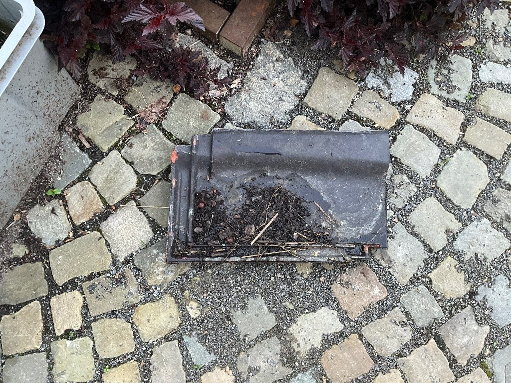 Kapotte dakpannen, Ophalen, Gebruikt, Dakpannen