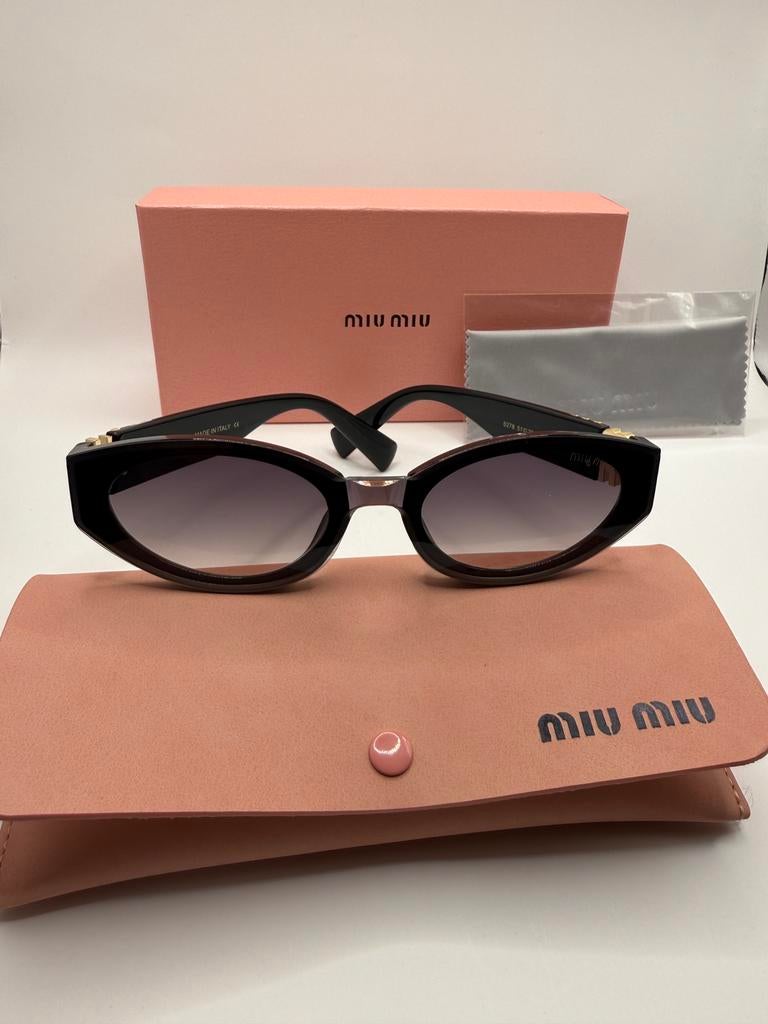 Miu Miu Zonnebril met Doos en Etui -Nieuw, Ophalen of Verzenden, Nieuw, Overige kleuren, Zonnebril