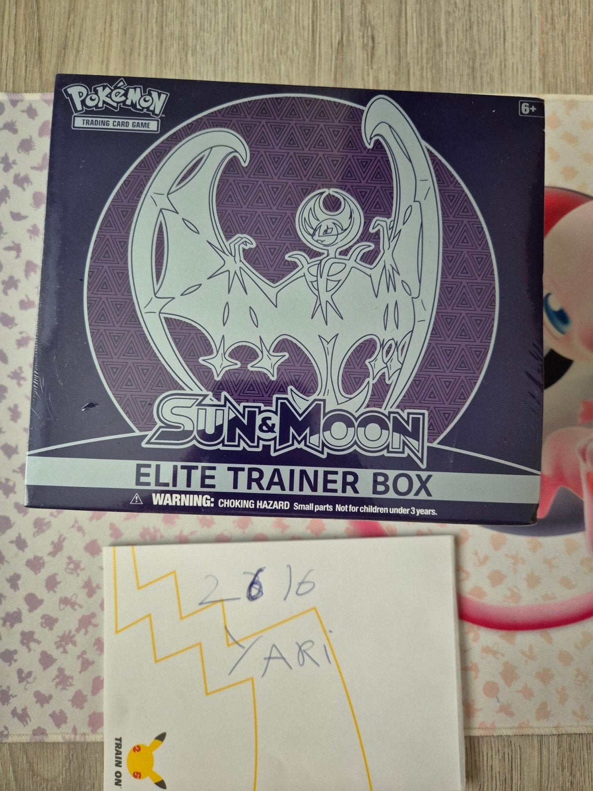Sun & moon elite trainer box (lunala), Enlèvement ou Envoi, Comme neuf