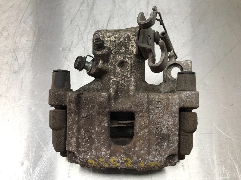 REMKLAUW LINKS ACHTER ABS Toyota Yaris III (P13), Gebruikt, Toyota