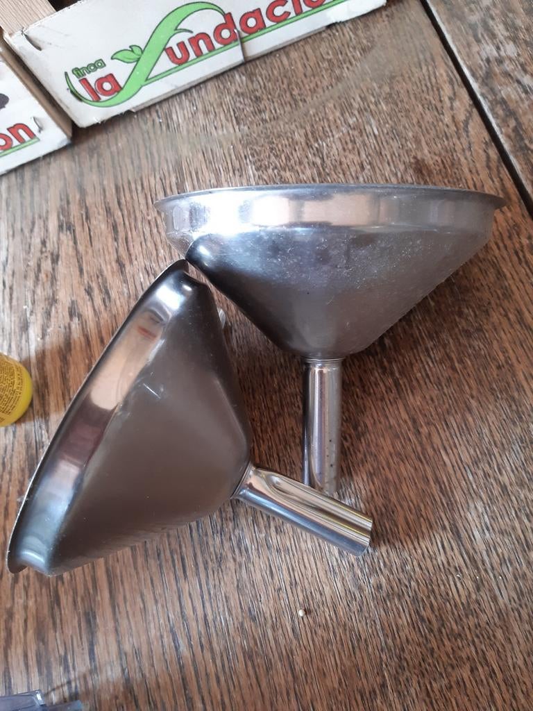 Inox trechter, Ophalen