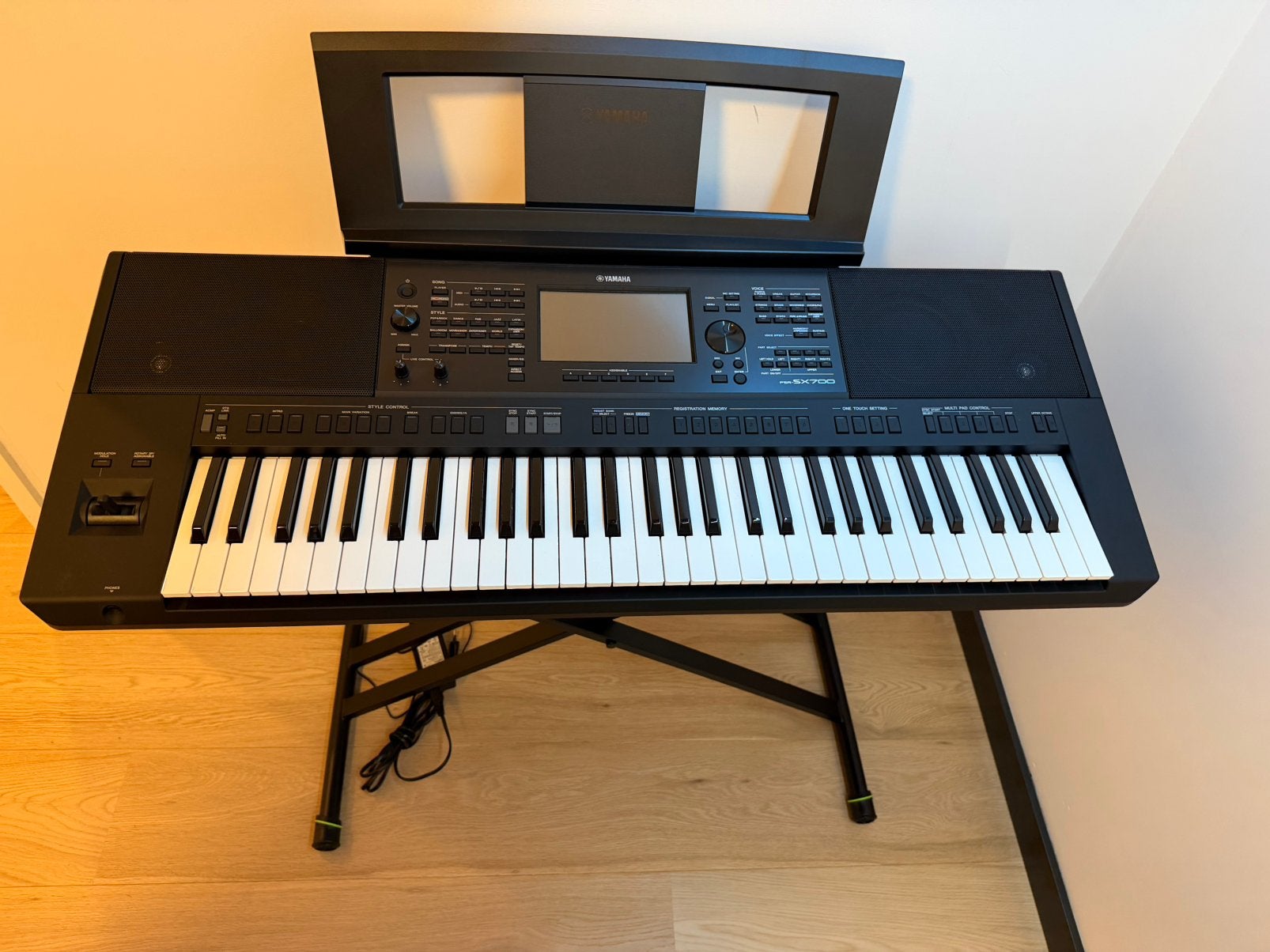 Yamaha PSR-SX700 – état proche du neuf + stand Gravity, Muziek en Instrumenten, Keyboards, Ophalen, Zo goed als nieuw, 61 toetsen