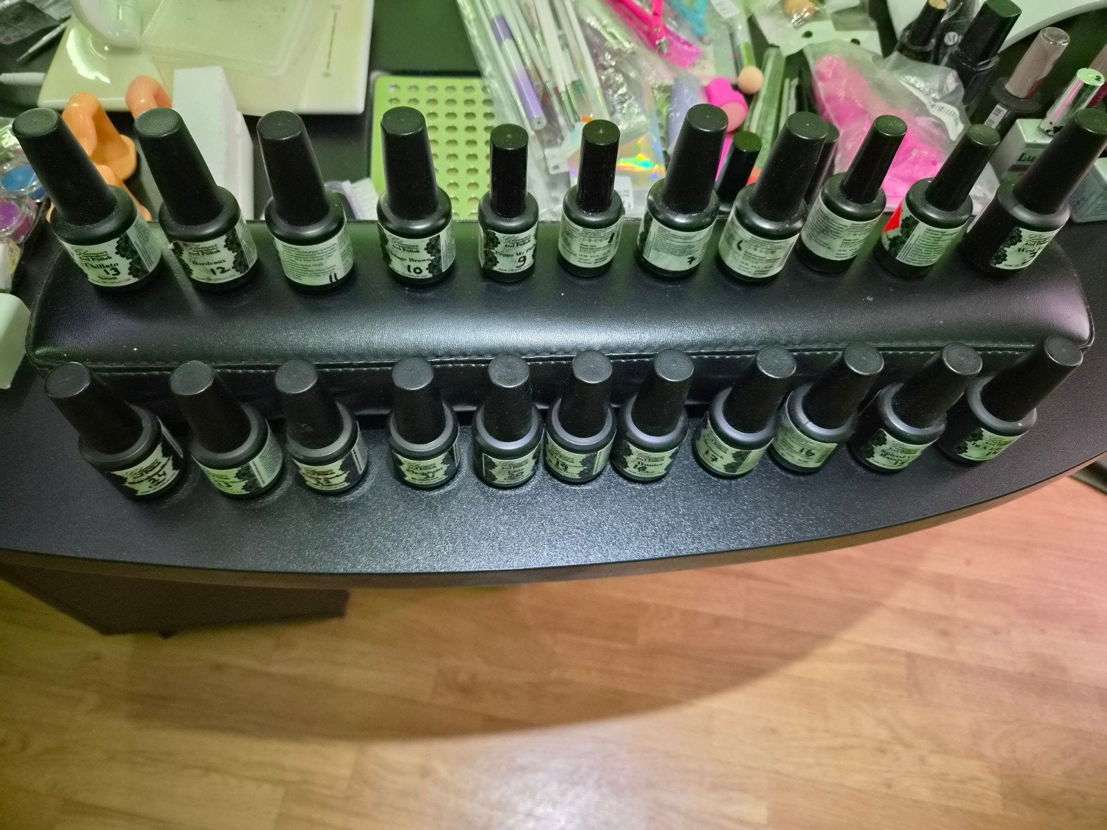 24 kleuren gellak, Ophalen, Handen en Nagels