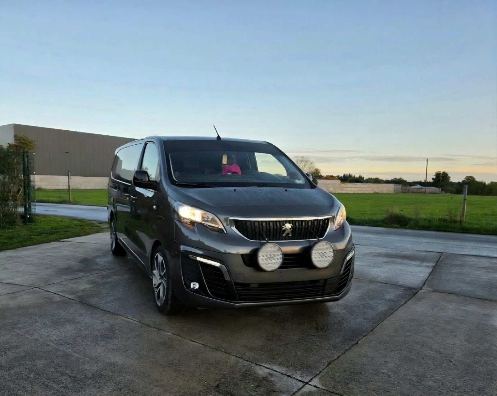 Peugeot Expert 2.0 BlueHDi L3 180ch

UTILITAIRE - 3 PLACES, Argent ou Gris, Achat, Volant multifonction, Euro 6