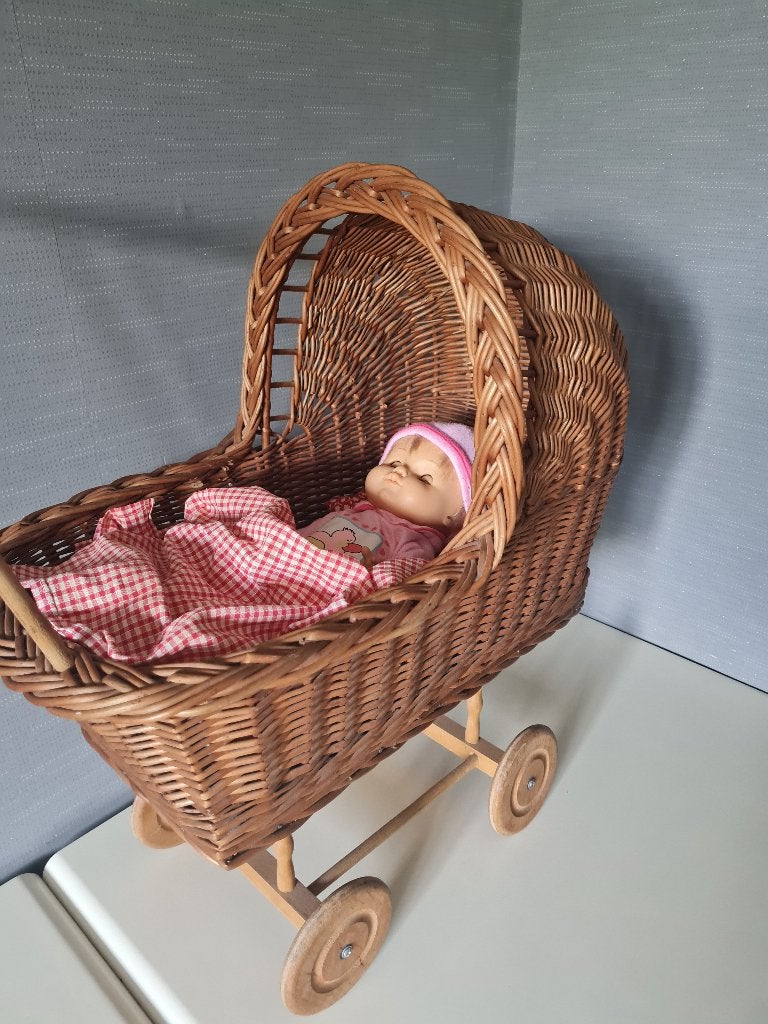 Rieten poppewagen met pop, Kinderen en Baby's, Ophalen