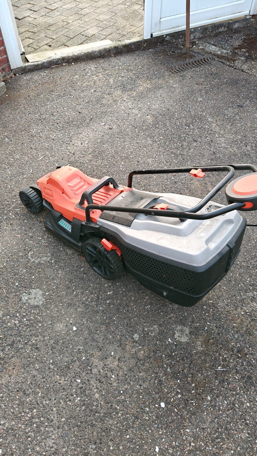 Grasmaaier Black en Decker - voor onderdelen, Ophalen, Gebruikt, Elektrische grasmaaier, Black+Decker