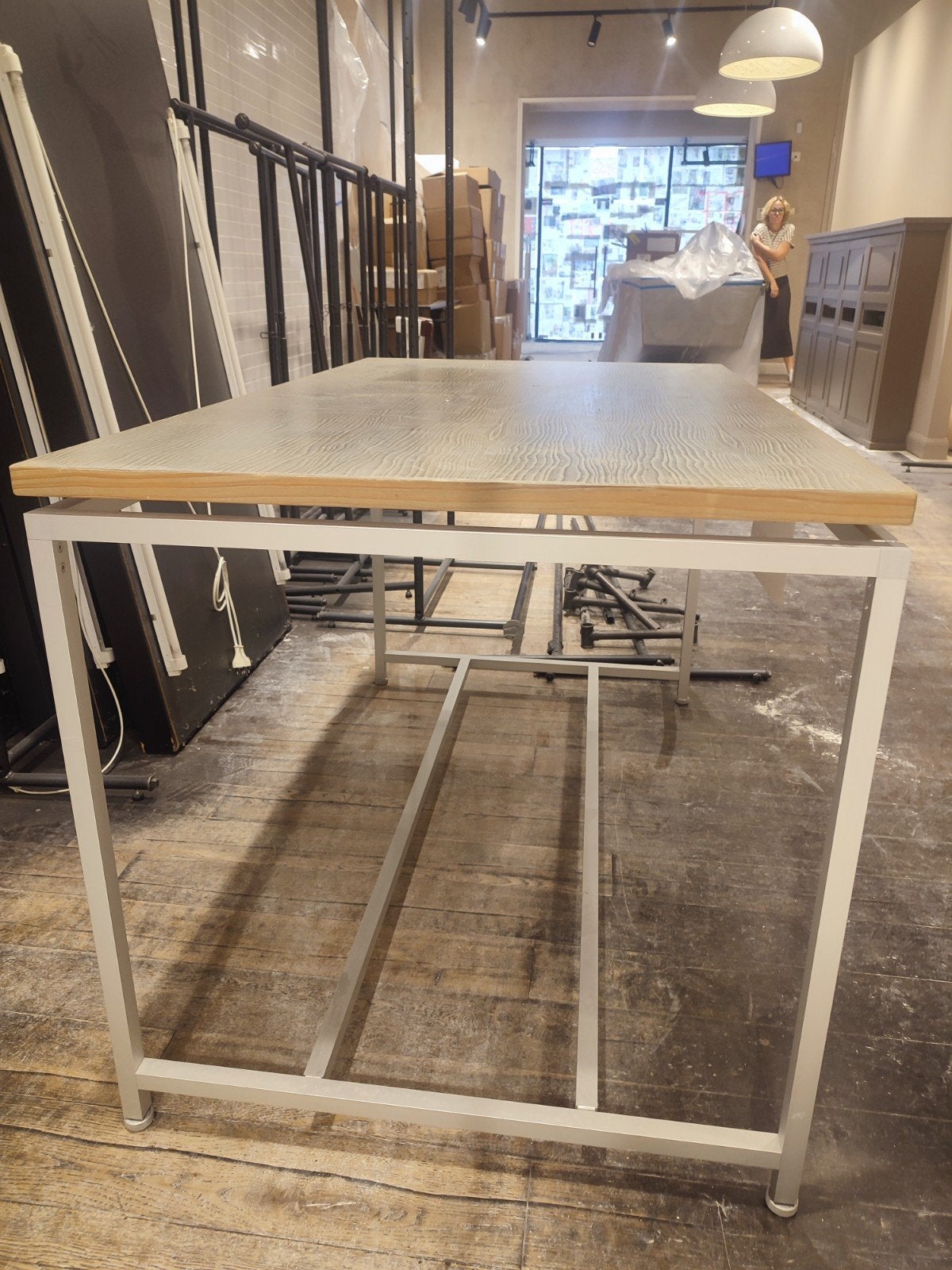 tafel met aluminium onderstel (3 stuks beschikbaar), Huis en Inrichting, Ophalen, Gebruikt
