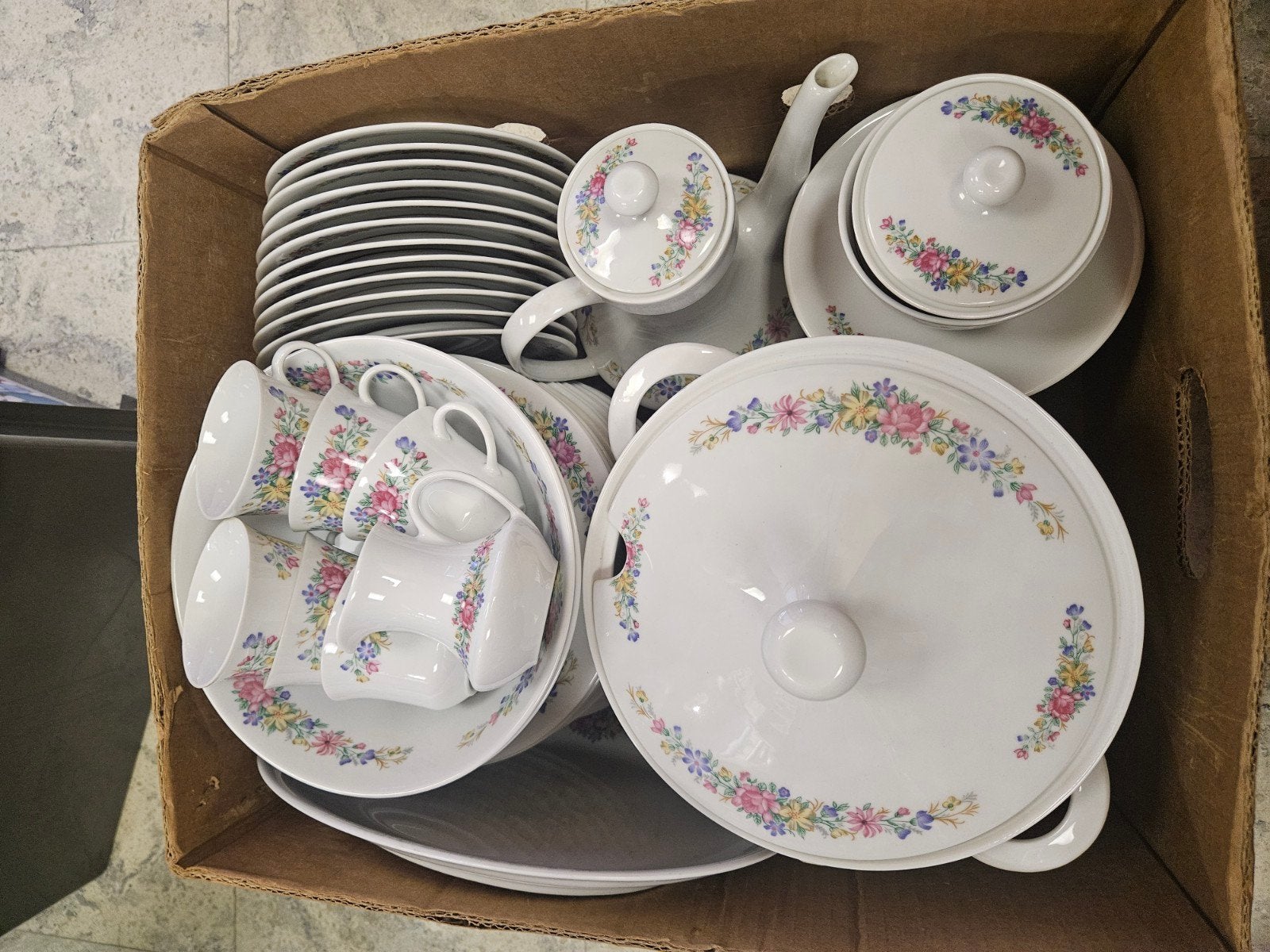Volledige set porseleinen servies Jaeger & Co., Ophalen