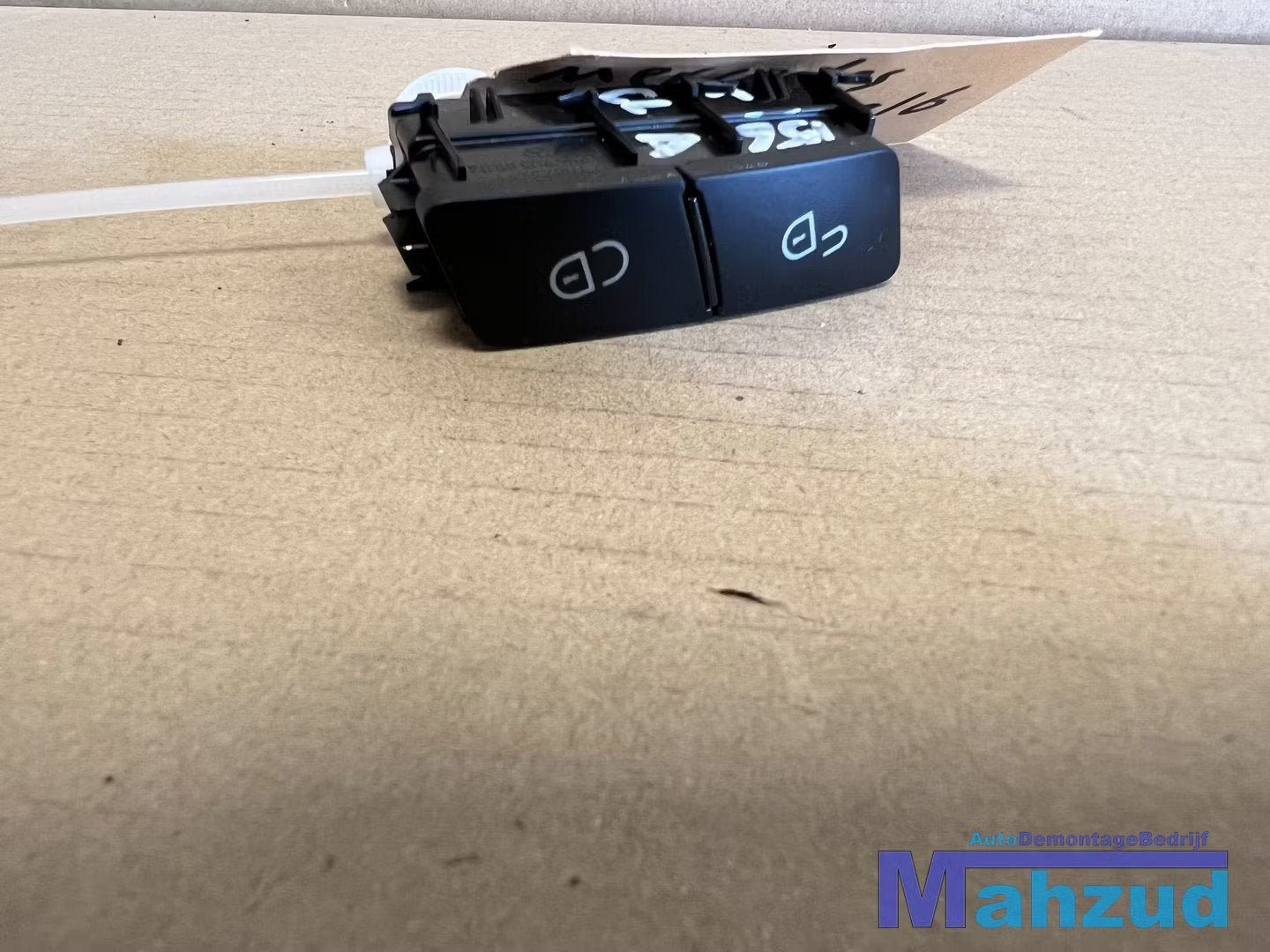 MERCEDES GLA Deur vergrendelings schakelaar A2049058502, Mercedes-Benz AG, Mercedes-Benz, Utilisé, Mercedesstrasse 120
70372  Stuttgart, DE
