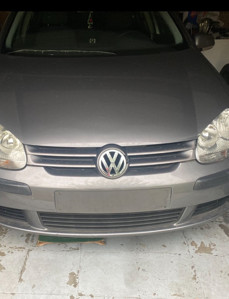 Golf 5 , 2004 - essence à réparer ou pour pièces, Argent ou Gris, Achat, Boîte manuelle, 5 portes