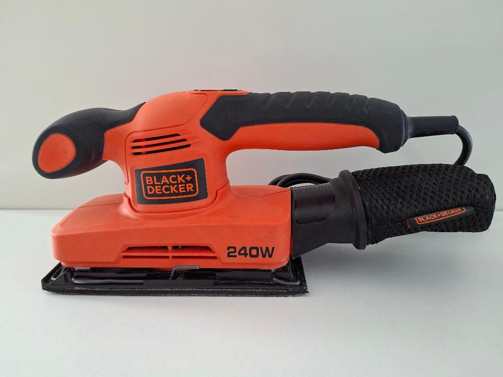 BLACK+DECKER KA320E schuurmachine, Enlèvement, Comme neuf, Moins de 600 watts, Ponceuse orbitale