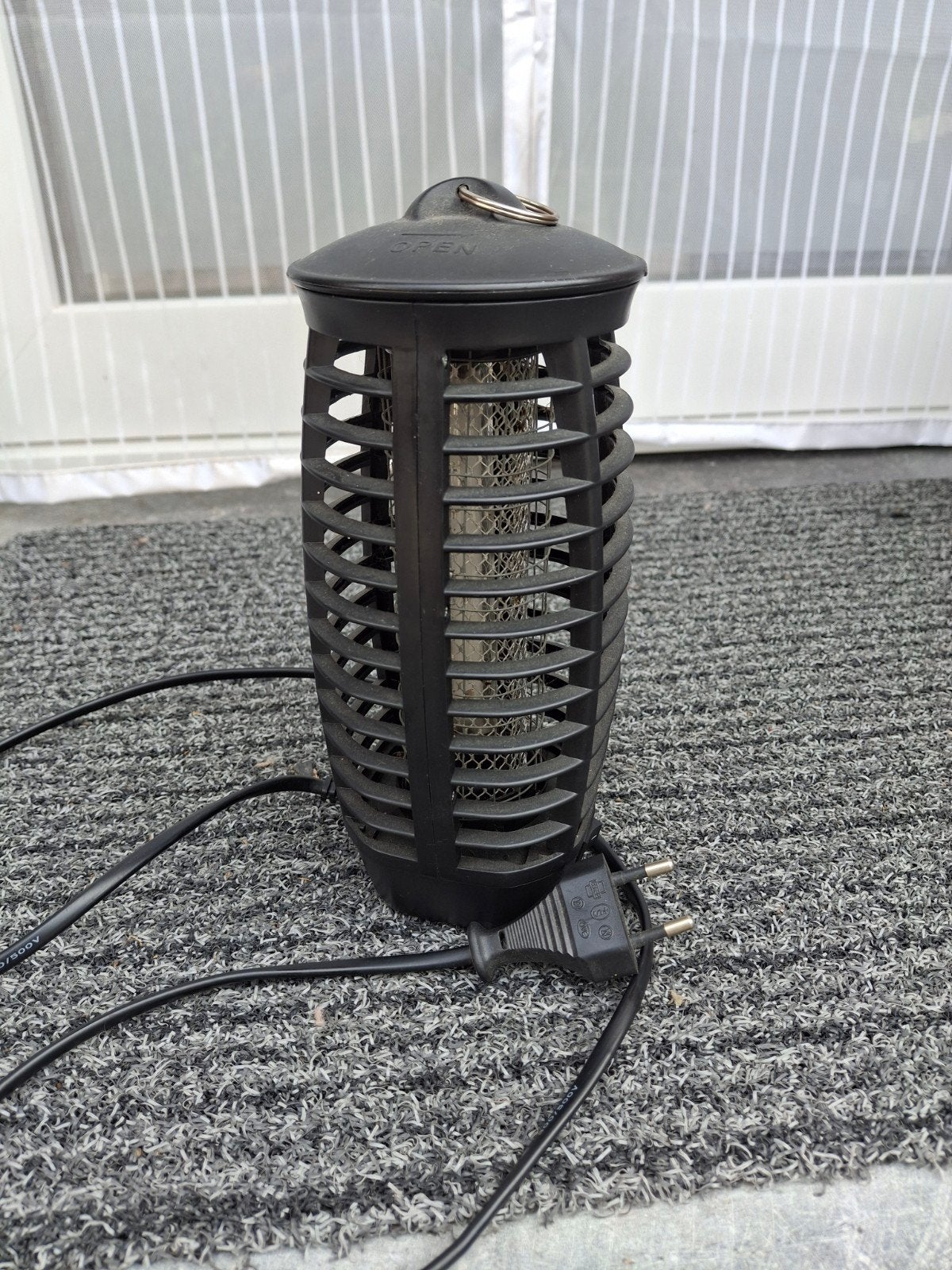 Vliegenvanger elektro of muggen, Ophalen