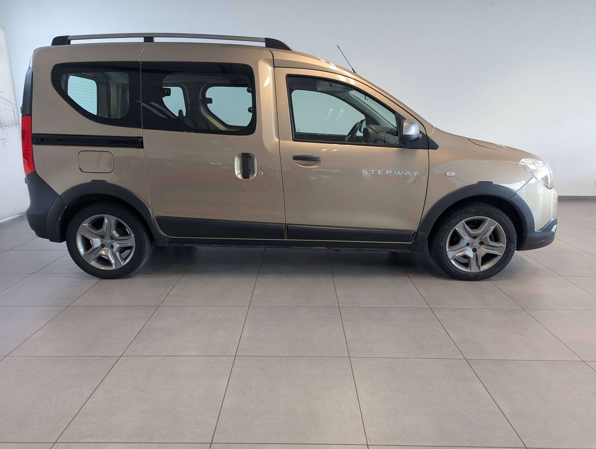 Dacia Dokker Stepway Tce 130 pk, Voorwielaandrijving, Dealer onderhouden, Stof, Gebruikt