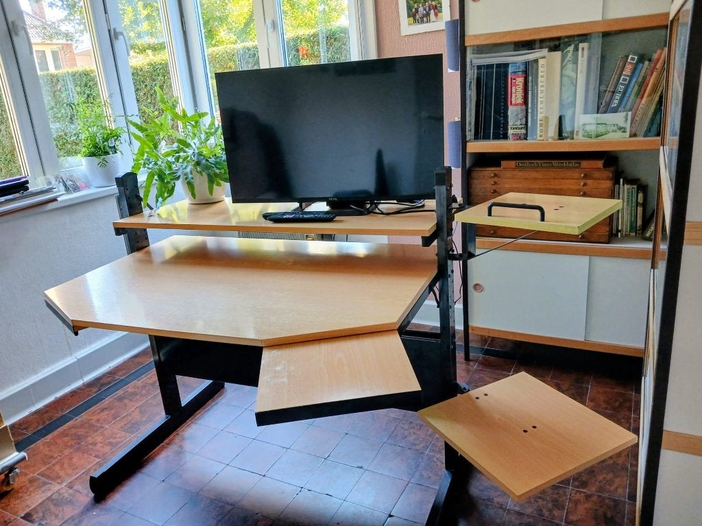 Bureau d'ordinateur décent avec plusieurs étagères, Maison & Meubles, Scandinave, Autres marques, Bureau d'ordinateur, 110 cm