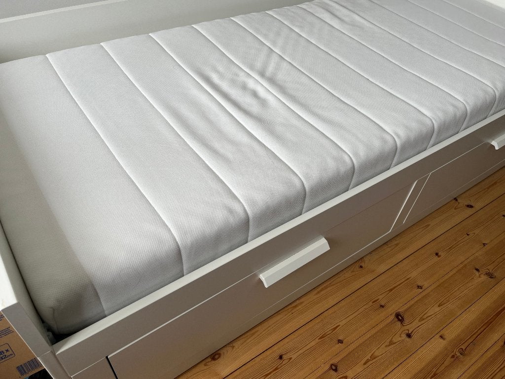 Lit banquette IKEA BRIMNES 2 places + 2 matelas – comme neuf, Maison & Meubles, Comme neuf, 200 cm, Blanc, Deux personnes