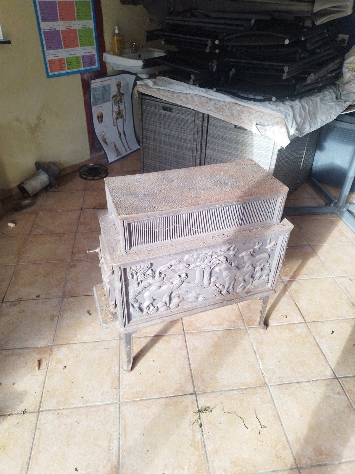 poêle à bois en fonte, Enlèvement, Métal