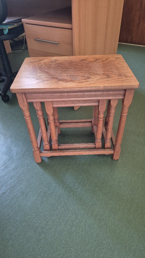 3 houten bijzettafeltjes, Huis en Inrichting, Woonaccessoires | Dienbladen, Ophalen, Zo goed als nieuw, Rechthoekig, Hout