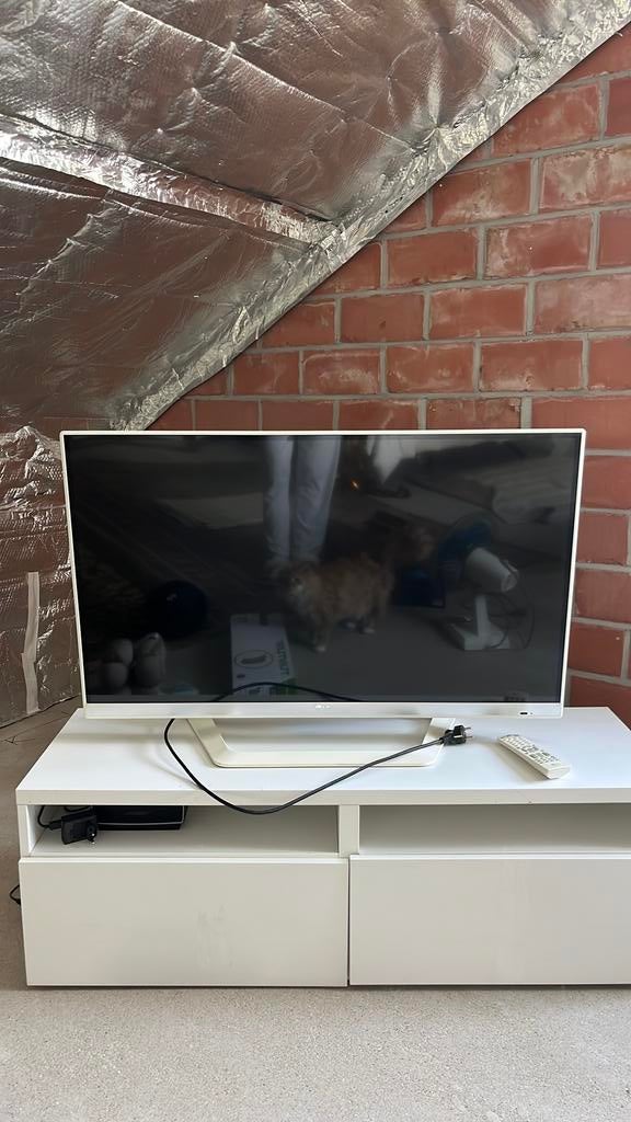 LG 42” Smart TV – wit design – inclusief afstandsbediening, Ophalen, Gebruikt