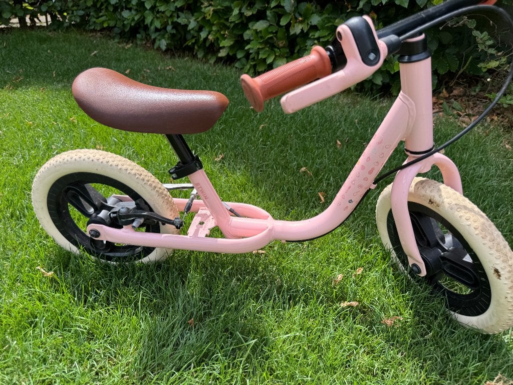 Loopfiets decathlon roos, Kinderen en Baby's, Speelgoed | Buiten | Voertuigen en Loopfietsen, Ophalen, Zo goed als nieuw, Loopfiets