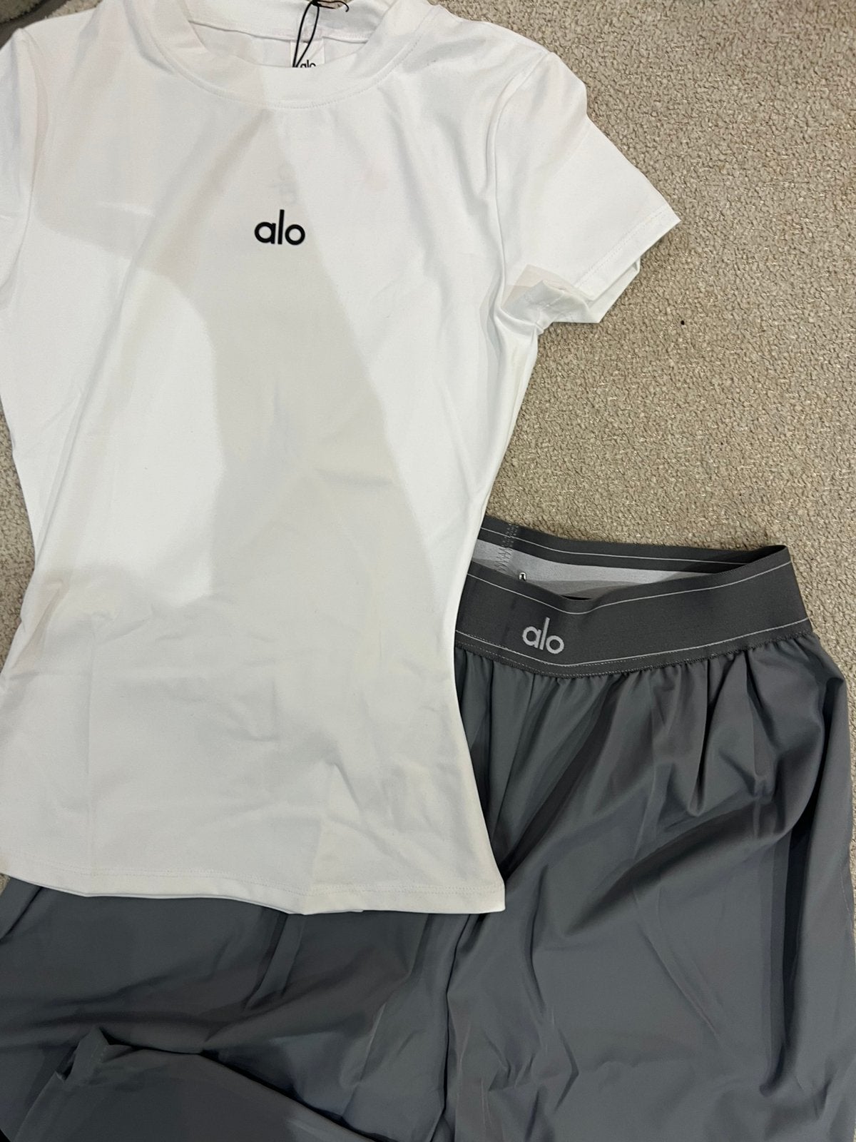 Ensemble yoga  Alo pantalin et tshirt, Kleding | Dames, Ophalen of Verzenden, Zo goed als nieuw, Bruin, Yoga