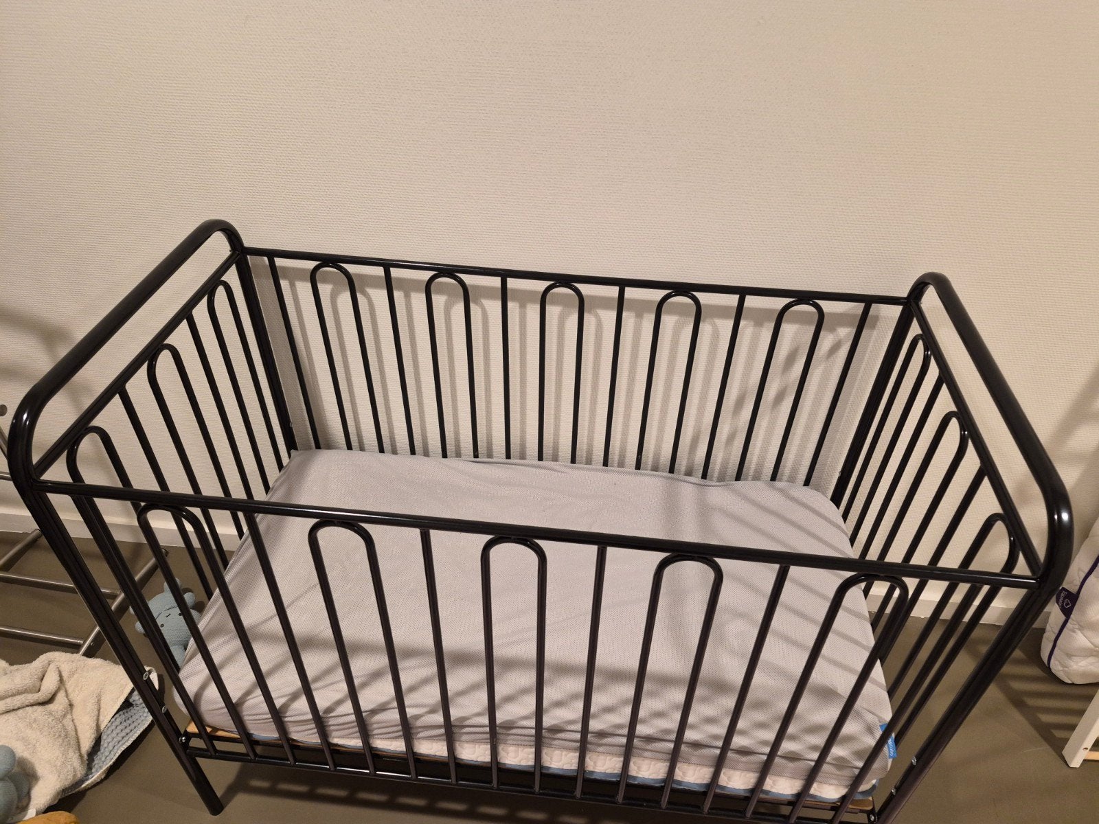 Zwart metalen babybed+ ergosleep matras, Ophalen