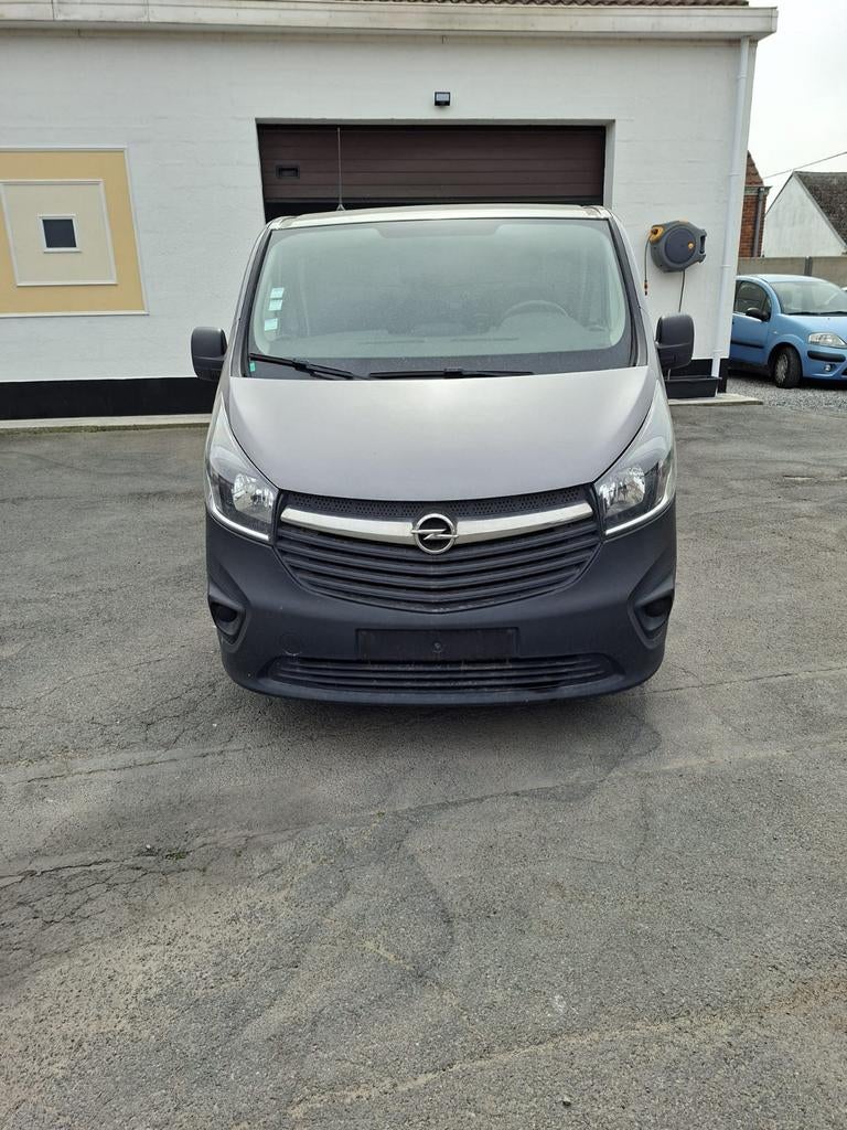 Opel vivaro 1.6 Diesel 2019 127.000km utilitaire, Autos, Argent ou Gris, Vivaro, Entreprise, 3 places
