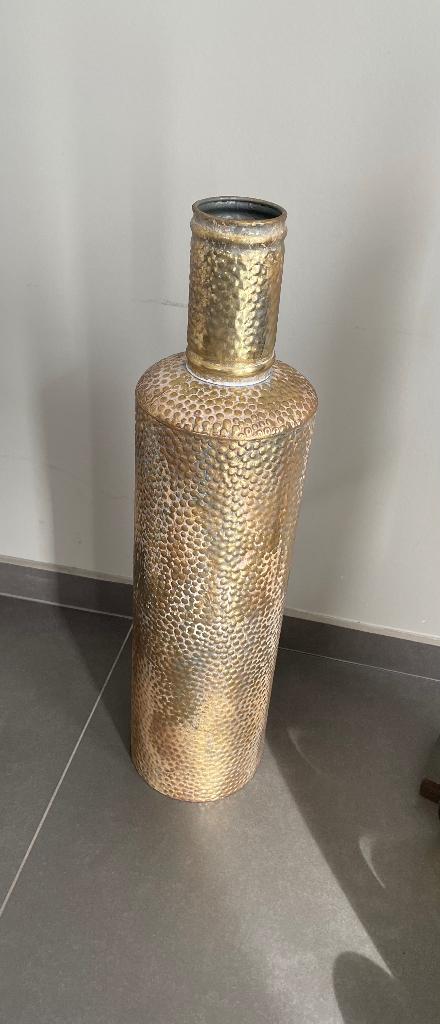Decoratieve metalen kruik, Enlèvement