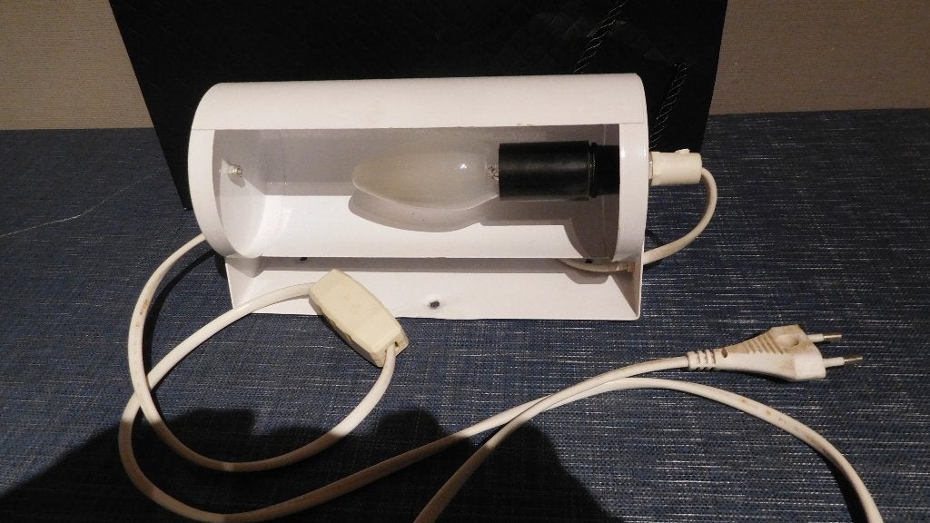 muurlamp wit metaal, Ophalen, Zo goed als nieuw, Metaal, Wit
