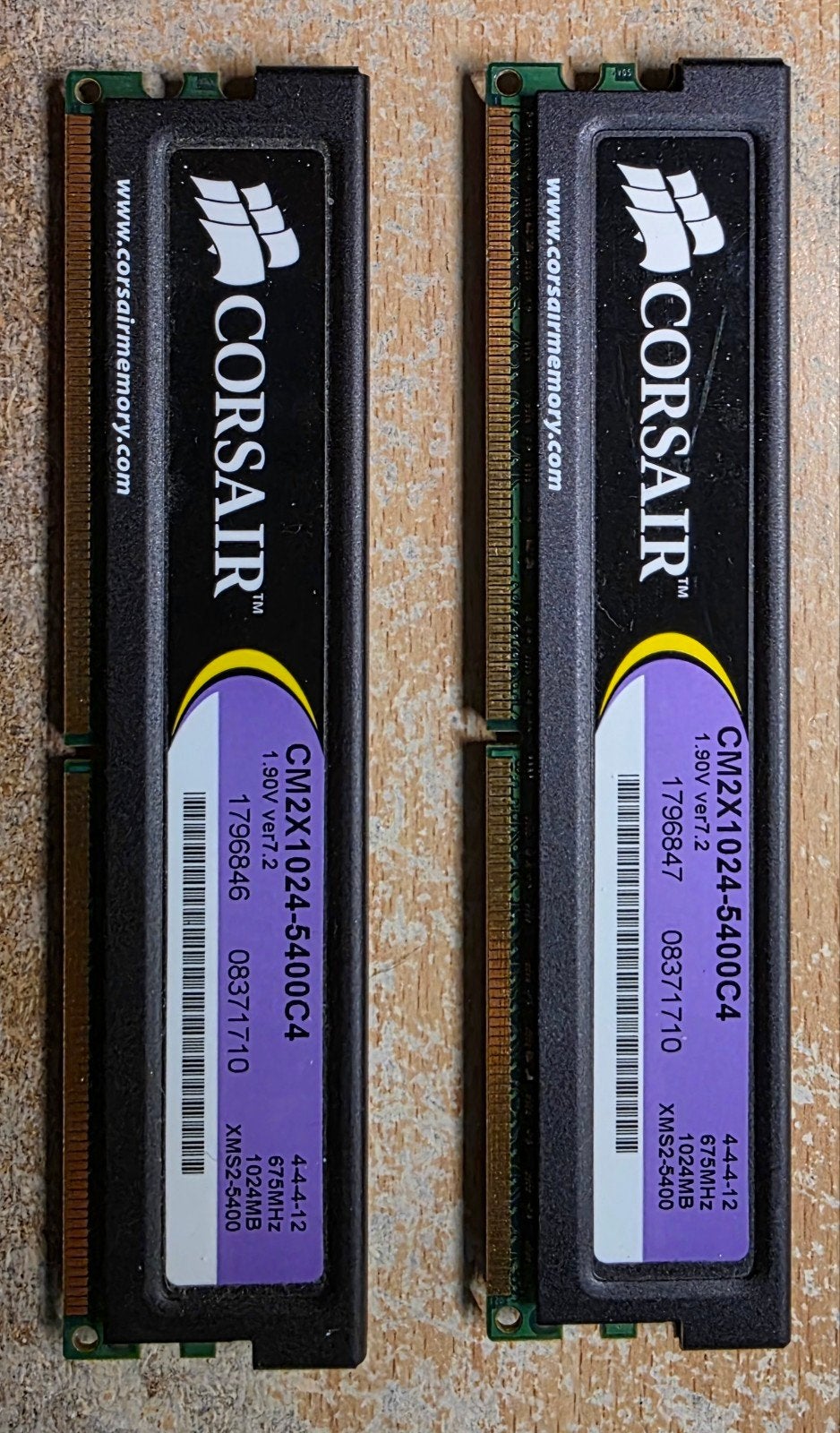 Set van 4 DDR2 RAM-sticks (Corsair + Swissbit), Computers en Software, Ophalen of Verzenden, Gebruikt, DDR2, 1 GB of minder