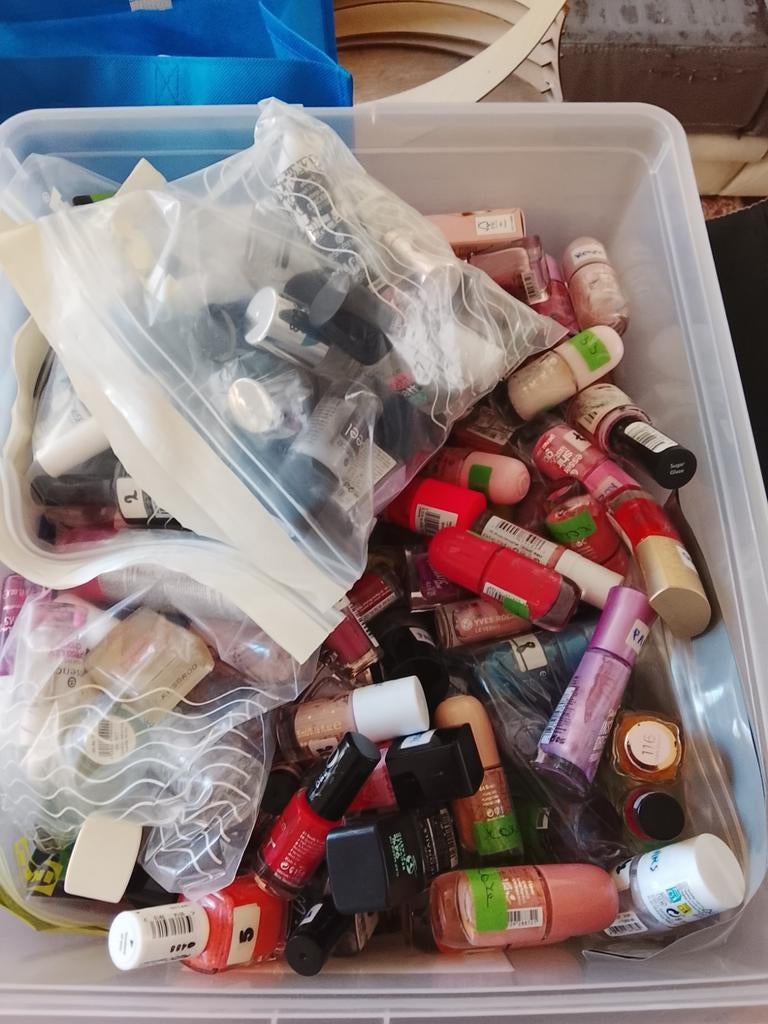 Nagellak en valse nagels, Diversen, Ophalen