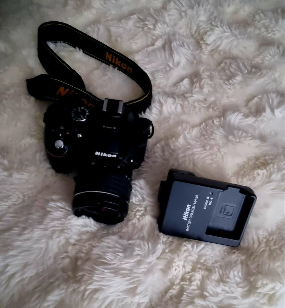 Nikon D5300 camera met lens en oplader, Gebruikt, Nikon