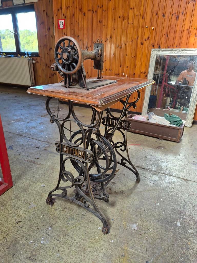 Machine à coudre ancienne.