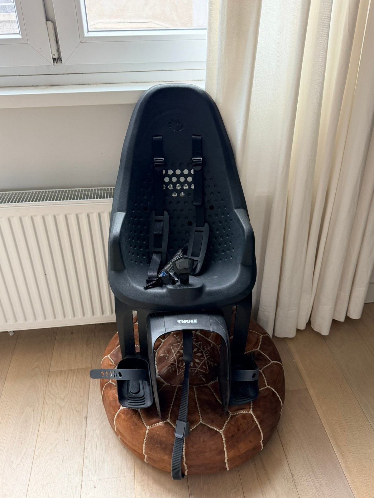 Thule Yepp 2 Maxi, Vélos & Vélomoteurs, Accessoires vélo | Sièges de vélo, Enlèvement, Comme neuf, Siège arrière, Repose-pieds