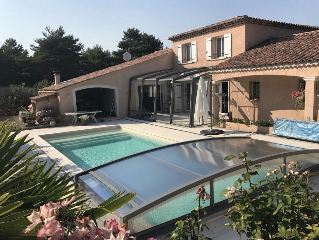 Abri plat discret pour piscine, Jardin & Terrasse, Accessoires de piscine, Neuf, Couverture de piscine, Enlèvement ou Envoi