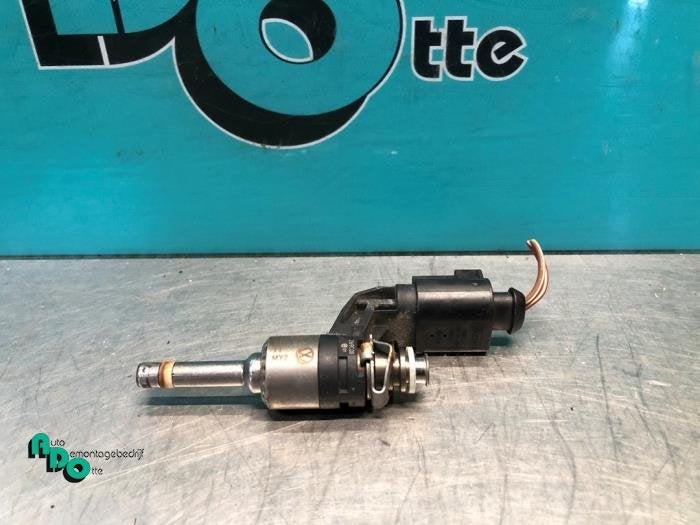 Injector (benzine injectie) van een Seat Leon (Leon 05-), Gebruikt, -, -, Ophalen of Verzenden