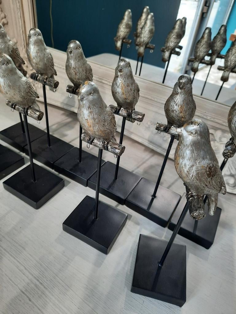 Oiseau sur un support, Enlèvement