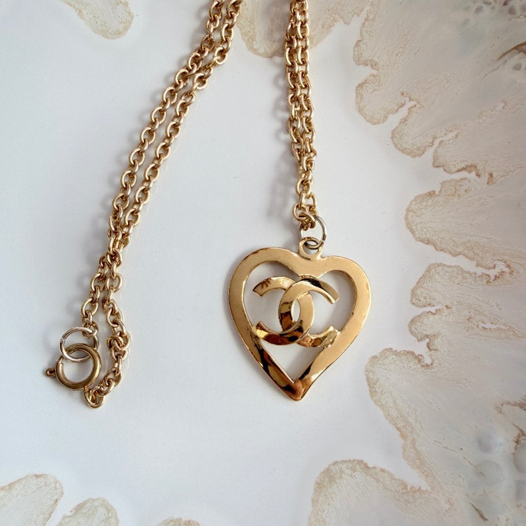 Collier cœur Chanel vintage CC 1995 Barbie, Enlèvement ou Envoi, Utilisé, Or, Autres matériaux