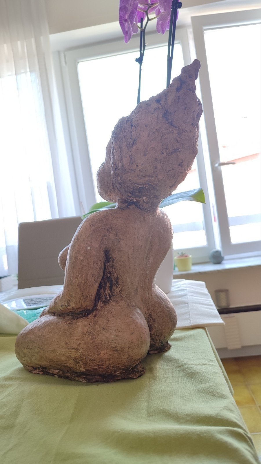Statue en terre cuite, Enlèvement