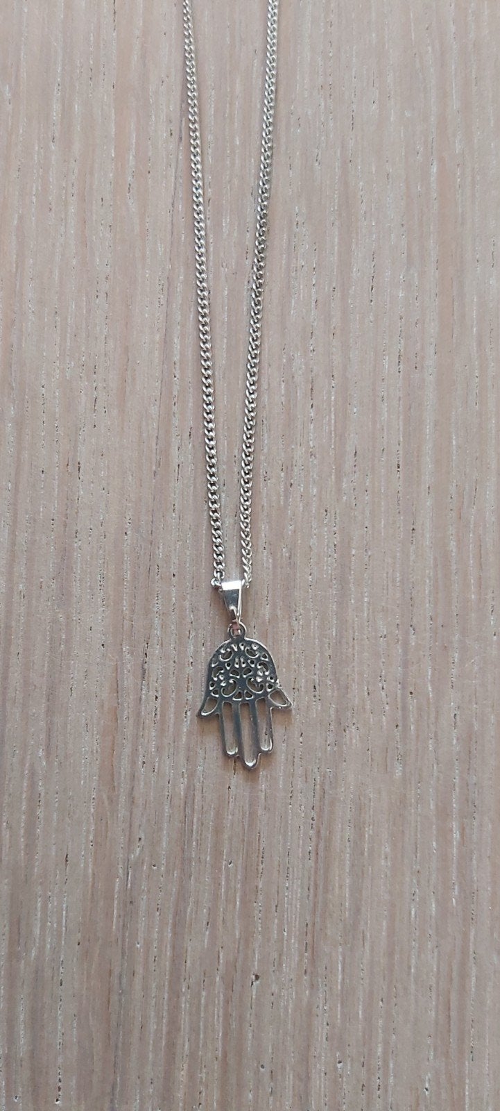 nieuwe zilverkleurige ketting met handje, Handtassen en Accessoires, Kettinghangers, Ophalen of Verzenden