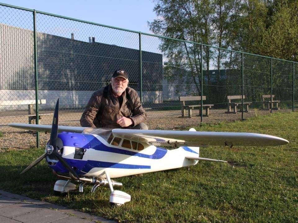 Unieke Cessna 195 Businessliner van 3W vol GFK, Hobby en Vrije tijd, Ophalen, Gebruikt, Benzine