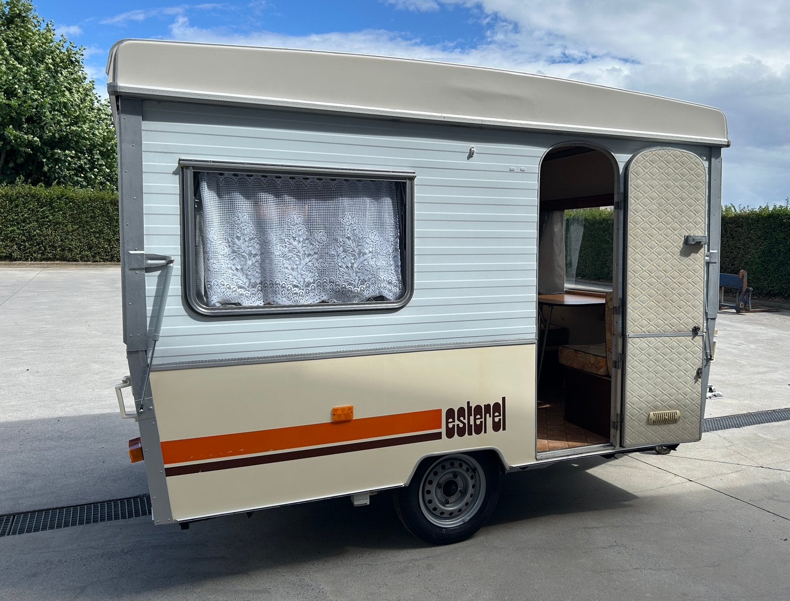 Plooicaravan Esterel -750 kg met nieuwe voortent, Particulier, Esterel