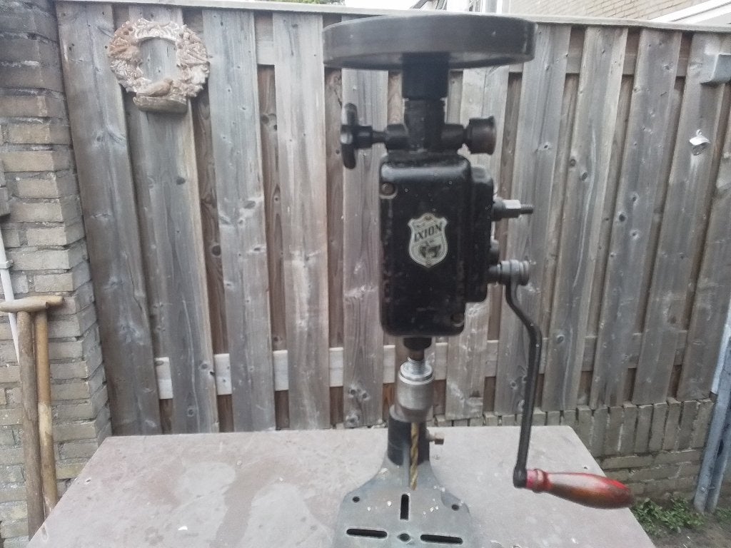 Antiek boormachine ixion, Ophalen