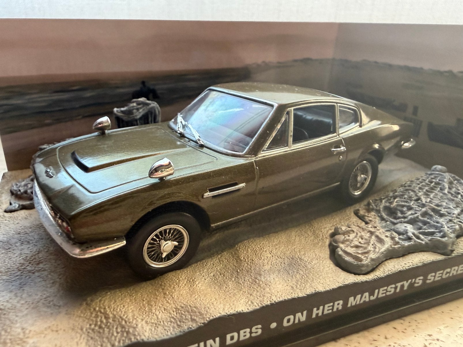 Aston Martin DBS, Enlèvement ou Envoi, Comme neuf, Voiture, Universal Hobbies