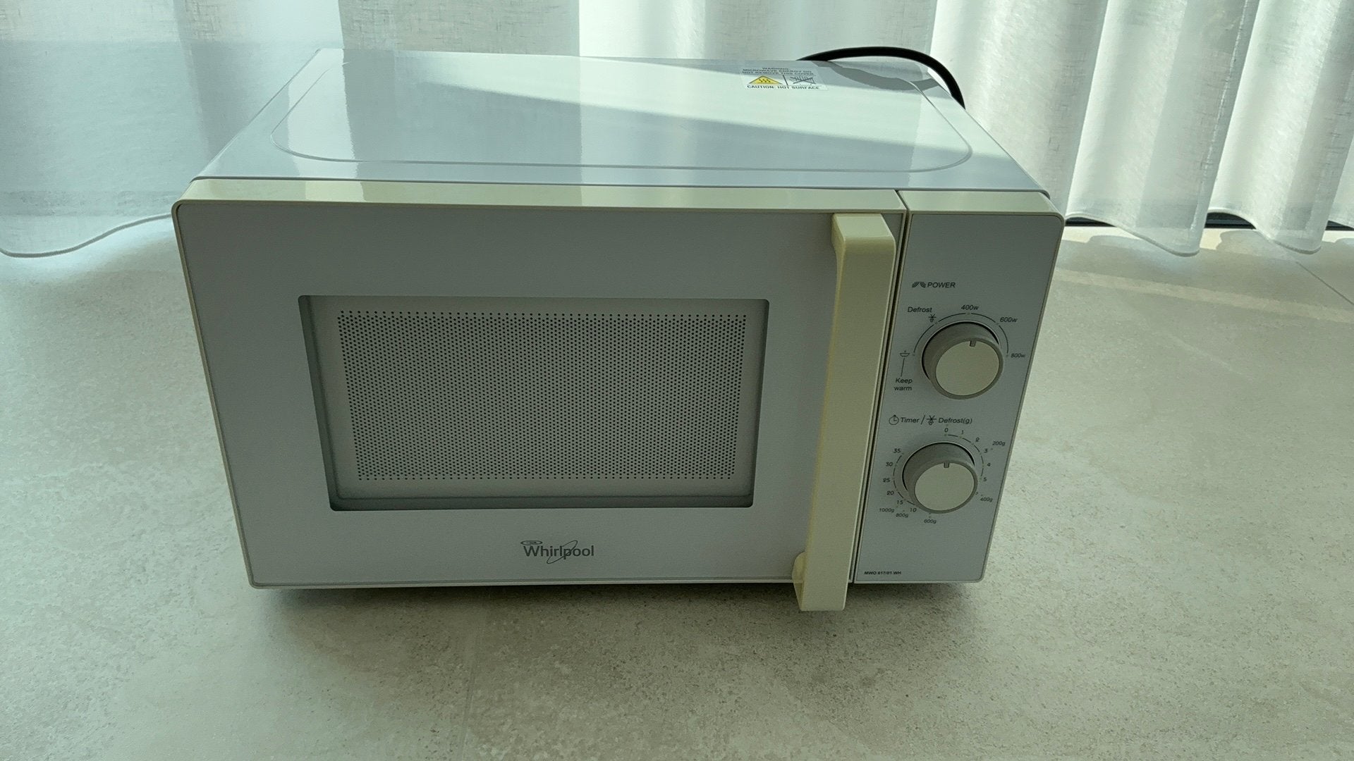 Microgolfoven Wirlpool MWO617/01 WH, Elektronische apparatuur, Microgolfovens, Ophalen, Zo goed als nieuw, Draaiplateau, Vrijstaand